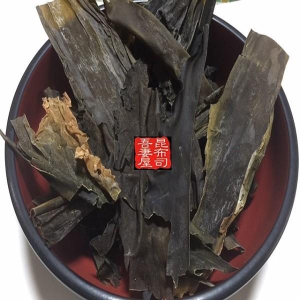 　天然羅臼昆布の浜では元揃えという製品にするために端っこの赤茶色の部分を切り落とします。その切り落とした部分を集めたものを「赤葉」といいます。もともとは立派な１枚の天然の羅臼昆布なので出汁の出はいうに及ばず、香り、風味ともに申し分ありません...