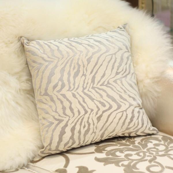 ゼブラ柄 クッション 北欧 おしゃれ 姫系 可愛い かわいい 正方形 座布団 モダン エレガント Recu Intrusionlab Com