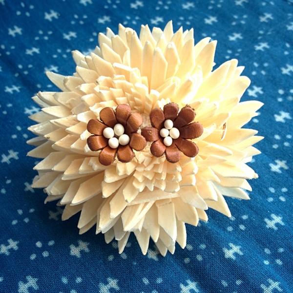 シンプル　アジアン　お花　ピアス　革　レザー　ワンポイント　フラワー　レディースアクセサリー