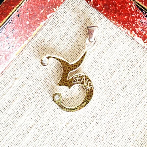 存在感たっぷり!!　ヒョウ柄　シルバー　ペンダントトップ　CZ　シルバ―925　ネックレストップ　ダンス　レディースアクセサリー