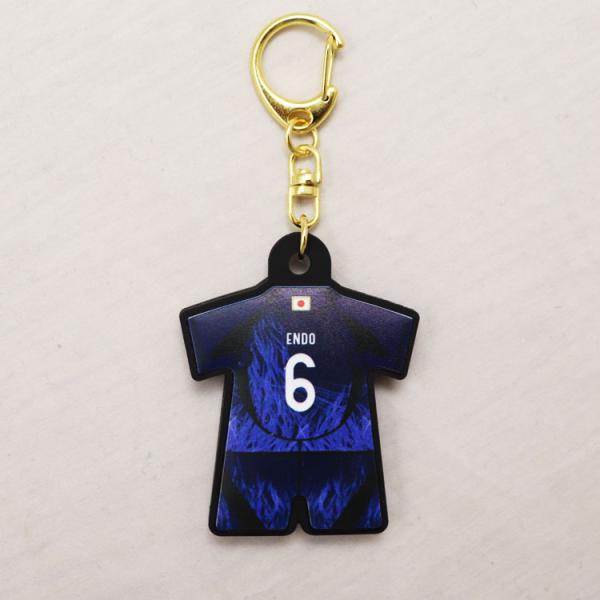 JFA公式ライセンス商品/ファングッズ2024サッカー日本代表のユニフォーム（ホーム）をモチーフにしたユニ型ラバーキーホルダー。素材：PVCサイズ：約 W32×41mm●追跡可能メール便　対応可