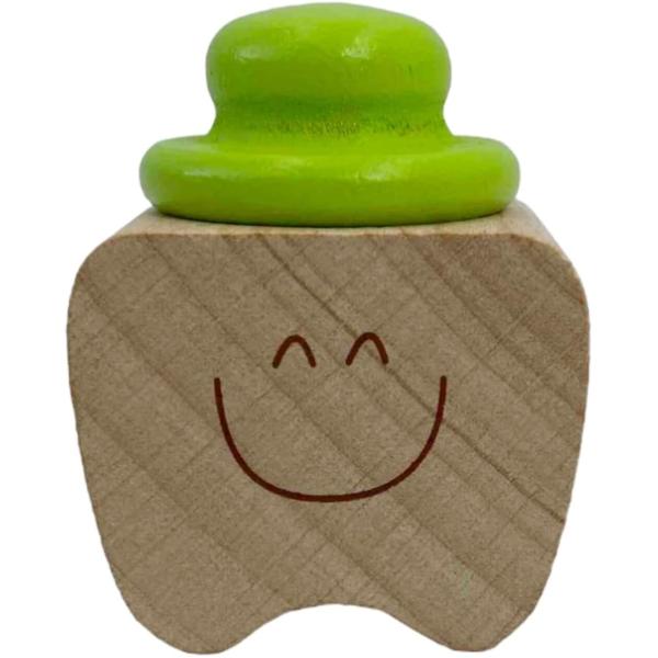 バリエーションコード : 2B23U9PVDI・お子様の成長記録として抜けた乳歯を保管出来る木製の乳歯ケースです。数本の歯を入れるのにピッタリなコンパクトデザイン。ぬくもりを感じられる木製ににっこり笑顔がキュートなデザイン。・小さくて無くし...