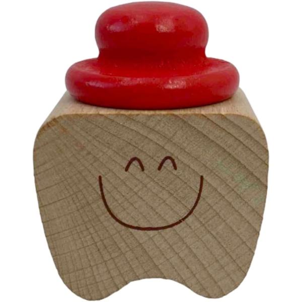 バリエーションコード : 2B23U9PVDI・お子様の成長記録として抜けた乳歯を保管出来る木製の乳歯ケースです。数本の歯を入れるのにピッタリなコンパクトデザイン。ぬくもりを感じられる木製ににっこり笑顔がキュートなデザイン。・小さくて無くし...