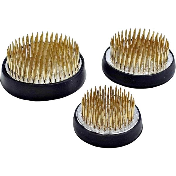 バリエーションコード : 2B4QSV20TO・生け花に欠かせない剣山。しっかり花を固定してくれる、ゴム製カバー付き、剣山3点セットです。ご家庭用、お店やホテルなど業務用にもどうぞ。・剣山にはゴム製のカバー付き。陶器やガラスなどの、繊細な花...