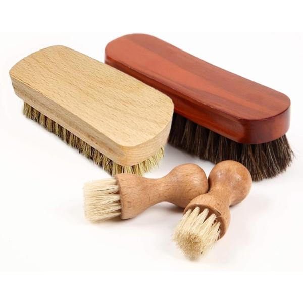 ・メイン素材: 馬毛・表地: 馬毛・シューケアブラシ セットです。日々のシューズケアにご使用になれます。靴磨きを始める時に押さえておきたいブラシをセットにしました。・埃落としから艶出しまで靴のお手入れに必要なブラシが揃ったお得なセットです・...