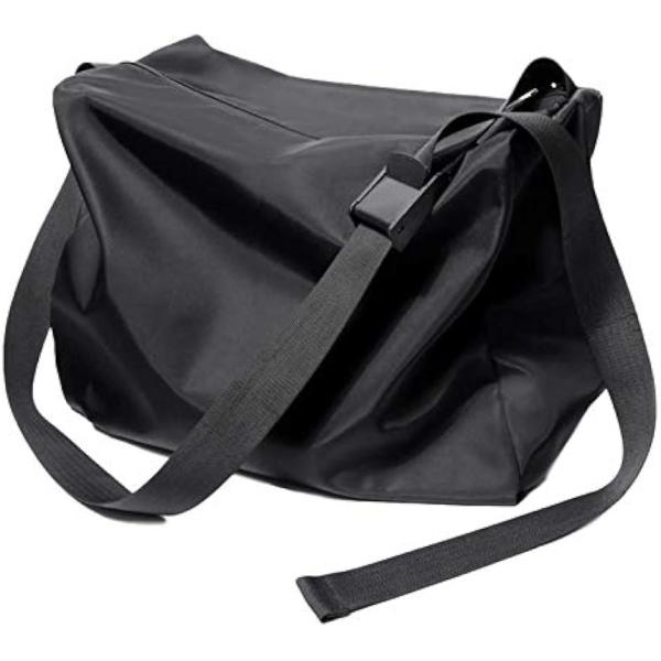 バリエーションコード : 2B6UU91TURスポーティーでカッコいいショルダーバッグが登場。部活の衣類やボールなど大容量なので沢山入ります。軽度な防水素材になっておりますので水濡れに強いバッグになります。雨の日やプールや海水浴後の水着を入...