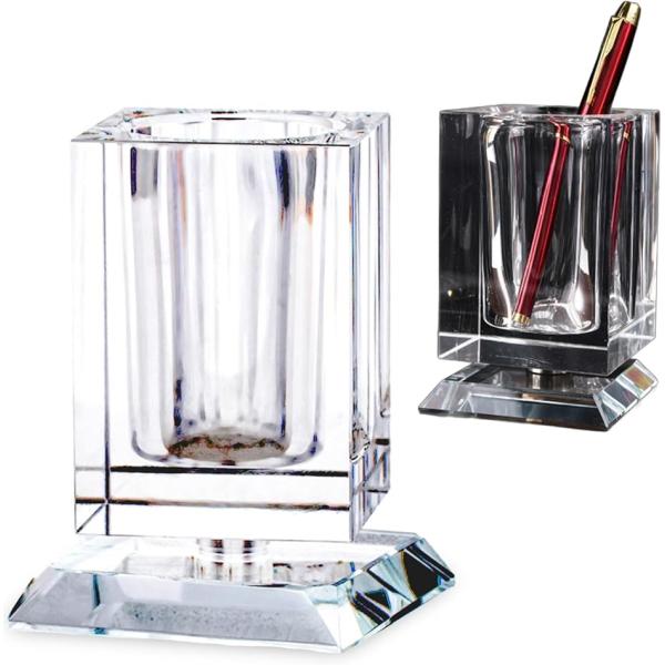 バリエーションコード : 2B9L6T22S4「クリアに輝くペン立て。」クリスタル素材が大変美しい卓上ペン立てです。キラキラと輝くゴージャスなK9クリスタルは、見る人の心をとらえます。ギフトやプレゼントとして最適です。「高品質素材の満足感」...