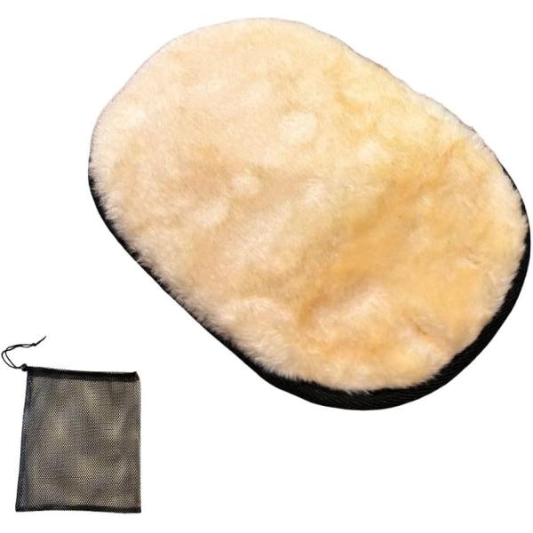 「商品特徴」上質なムートンを使用した靴のつや出し用グローブ型クロスです。柔らかいムートンを使用していますので皮革に優しく、ツヤ出しができます。「ツヤ出し効果」毛足の長いムートン調の人工羊毛（化学繊維）を採用。柔らかく磨くことで美しいツヤを生...