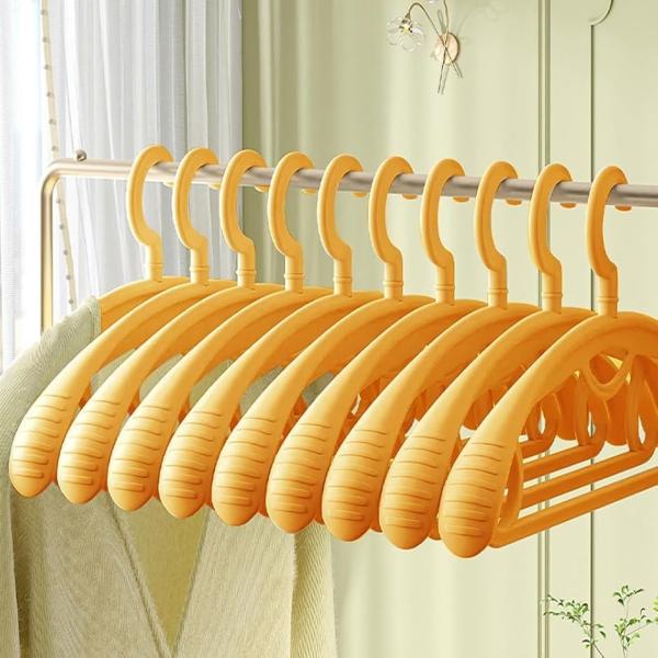 他サイト： ハンガー かたくずれ防止x滑らないx跡がつかない 10本 大切な衣類用ニット・セーター・ブラウス MDM(オレンジ,  41.5cmx20cm)の商品画像