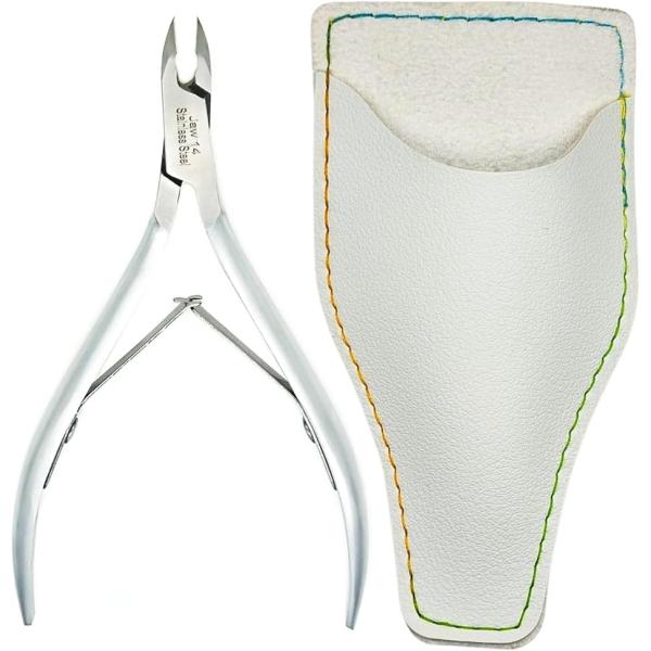 「機能・特長」・丸みを帯びた形状のハンドルで、滑らかかつ快適に手になじみ、しっかり握れて動かしやすく、初心者の方でも比較的簡単にカットすることができます。・普通の爪切りなどでは処理しにくいささくれ部分や、甘皮部分のカットも短い刃先で綺麗に切...