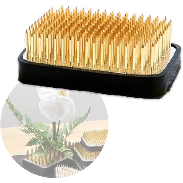 バリエーションコード : 2BU9U2I2CI「生け花の美しさを支える本格派剣山ベース」本商品は華道やフラワーアレンジメントで使用される「剣山（花留め）」タイプの固定器具です。花器や水盤にセットし、枝物や花材をしっかり固定。重厚感ある真鍮製...