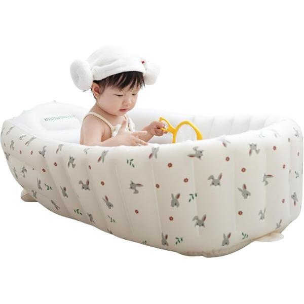 バリエーションコード : 2BUFX2TNTK「軽量で持ち運び簡単」軽量設計により、持ち運びが簡単。家庭内のどこでも、また旅行先でも手軽に使用できるため、子供の入浴時間をどこでも楽しむことができます。「快適な背もたれ」高めの背もたれが子供の...