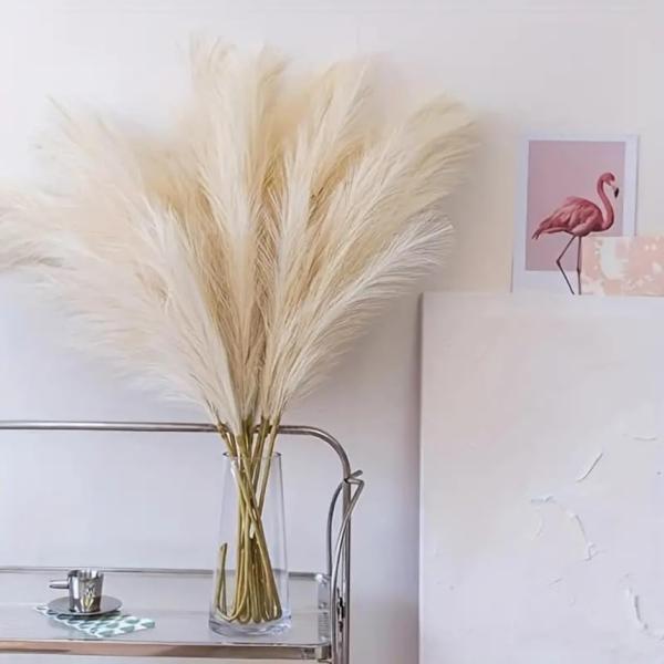 ・リアルな質感のパンパスグラスでお部屋を華やかに ふわふわの穂先が特徴的な大きなドライフラワー風の造花。自然な風合いでインテリアを引き立てます。高さ110cmのボリューム感で存在感 大きめサイズなので、リビングや玄関、キッチンなど、どんな場...