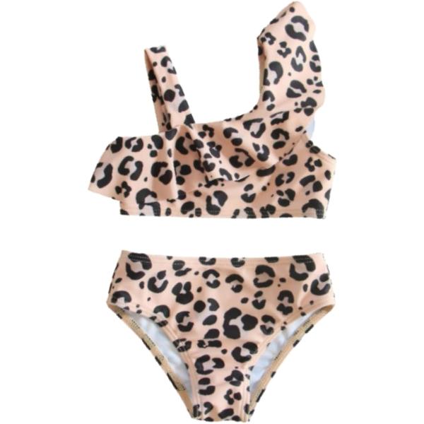 バリエーションコード : 2BUU0C0YPD着脱しやすいセパレートタイプの子供用水着です。ヒョウ柄にアシンメトリーなトップスがポイント..トップスのフリルがとっても可愛いです。旅行、プール、ビーチ、水遊び、幼稚園、保育園などに。素材構成：...