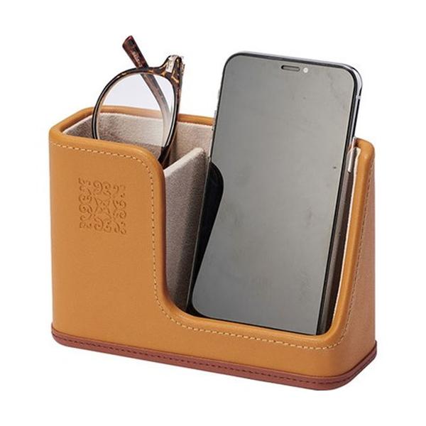 [Release date: November 14, 2024]上品なブラウンカラーの、すっきりとした見た目が美しい収納アイテムです。特長フェイクレザーにアラベスク風の模様を刻印した佇まいは、まるで上質なファッションアイテムのよう。ベルベ...