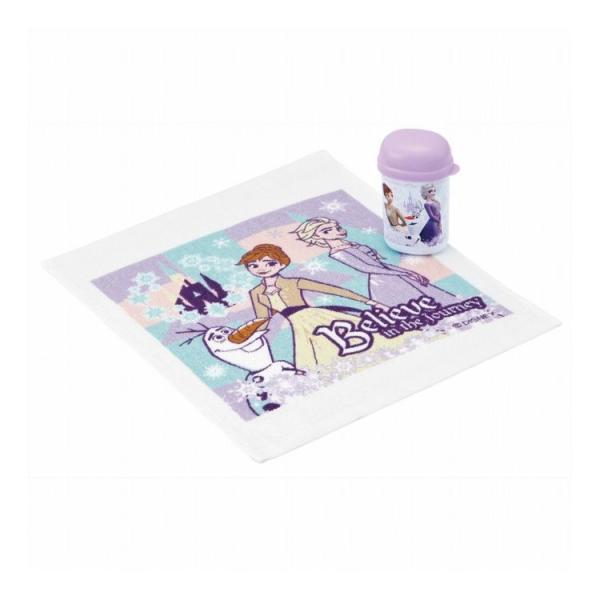 [Release date: December 16, 2025]【商品詳細】行楽や普段使いに便利なおしぼりとケースのセット。濡れたおしぼりを凍らせてお弁当と一緒に持つと保冷剤代わりになっておすすめです！名前シール付き。【商品サイズ(約)】...