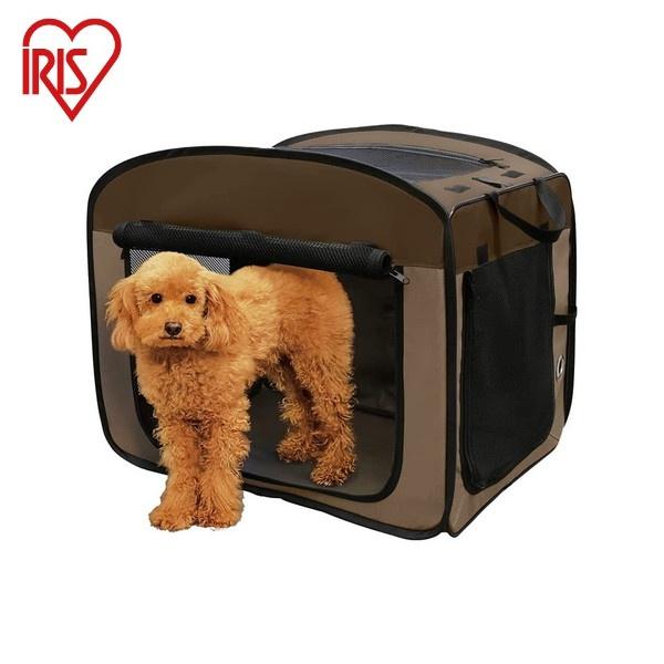 [Release date: September 27, 2023]【商品説明】パッと広げてすぐ使える、布製折りたたみソフトケージです。小さく折りたたみ収納や持ち運びにも便利です。天面はファスナーで開閉可能になり、上部からのぺットの出し入れ...