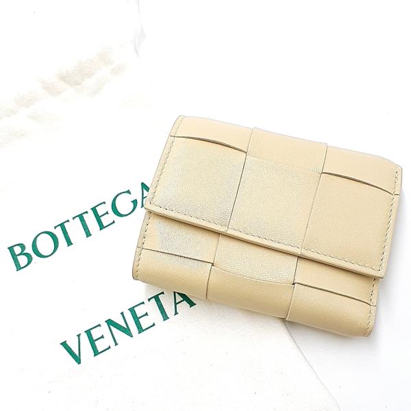 大量入荷 ボッテガヴェネタ 三つ折り財布 マキシ イントレチャート