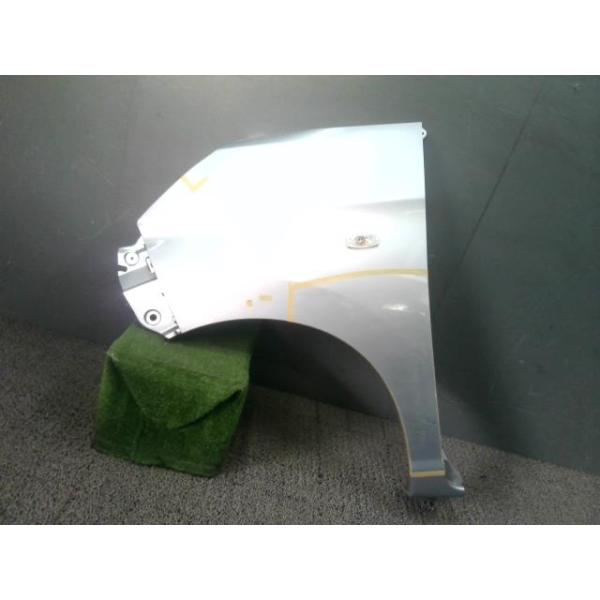 ルーミー DBA-M900A 左フロントフェンダー S28 53812-B1280  