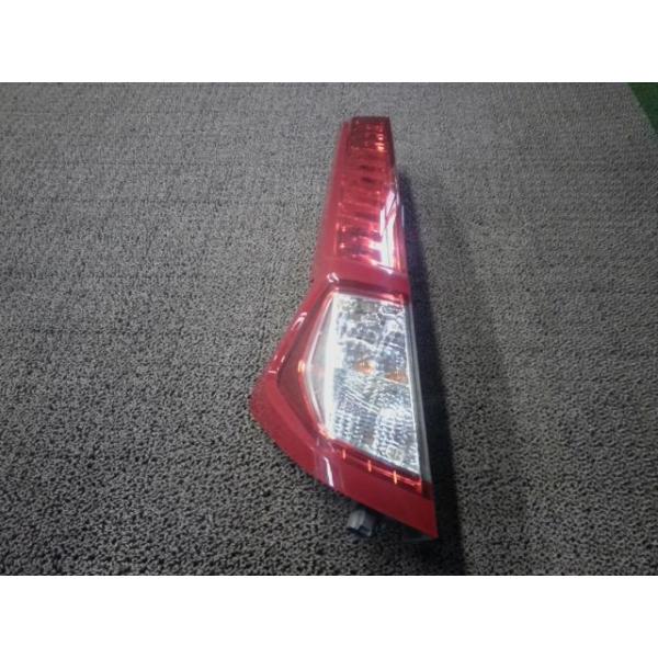 ルーミー DBA-M900A 左テールランプ S28 81560-B1340 : ファースト