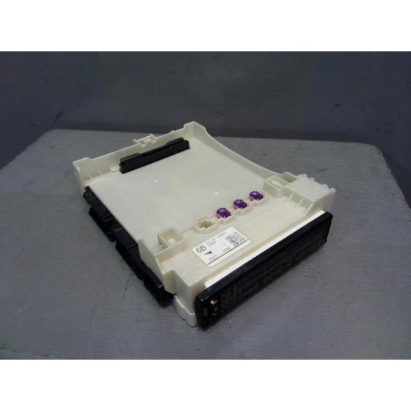 カローラスポーツ 6AA-ZWE211H ヒューズボックス 6X1 82730-12N90
