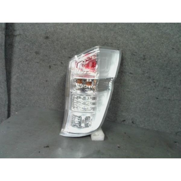 ステップワゴン DBA-RK5 右テールランプ NH624P 33500-SZW-J01