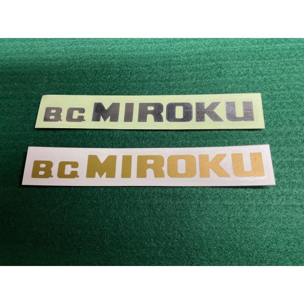 銃身や銃床、銃ケースや車など貼れるステッカーです。色シルバー、ゴールド横１８cm×縦３cm