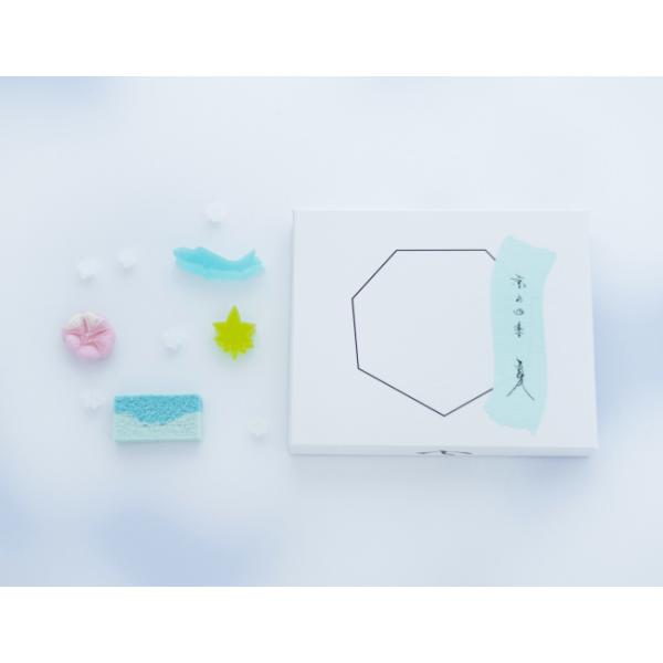 四季の彩り華やかに四季の彩りを表した干菓子を華やかに小箱に詰合せました。落がん・切出し・和三盆・琥珀糖など季節毎の愛らしいお菓子の詰合せです。日持ち：製造より45日