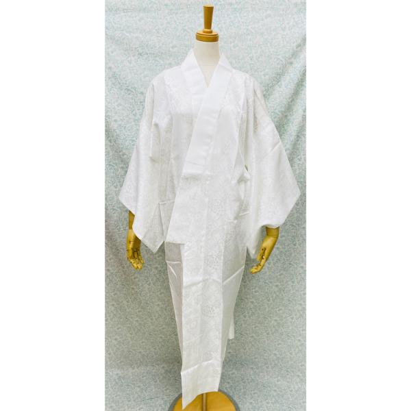 普通長襦袢 白 S・M・L・TLサイズ訪問着、留袖、小紋などの着物の下に着用します。振袖や二尺袖着物には、別売りの専用の長襦袢をお勧めします。ご自宅でも簡単にお手入れできます。・サイズS：身丈約123cm／袖丈約49cm／裄丈約62cmM：...