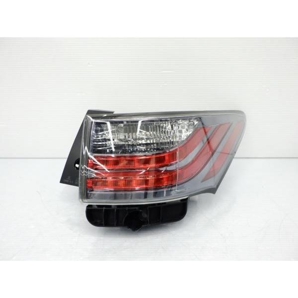 レクサス（LEXUS） T96761△ CT200h ZWA10 前期 右テールランプ KOITO