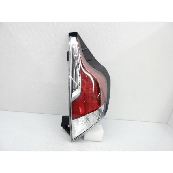 アクア T66461 NHP10 中期 右テールランプ STANLEY 52-297 AQUA