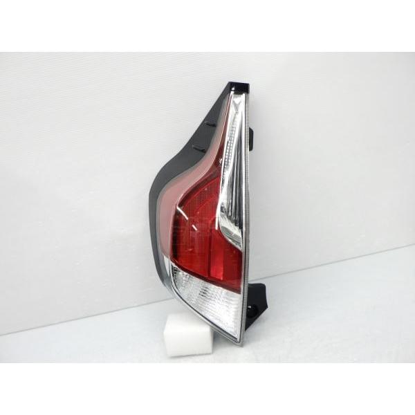 アクア T16562 NHP10 中期 左テールランプ STANLEY 52-297 AQUA 