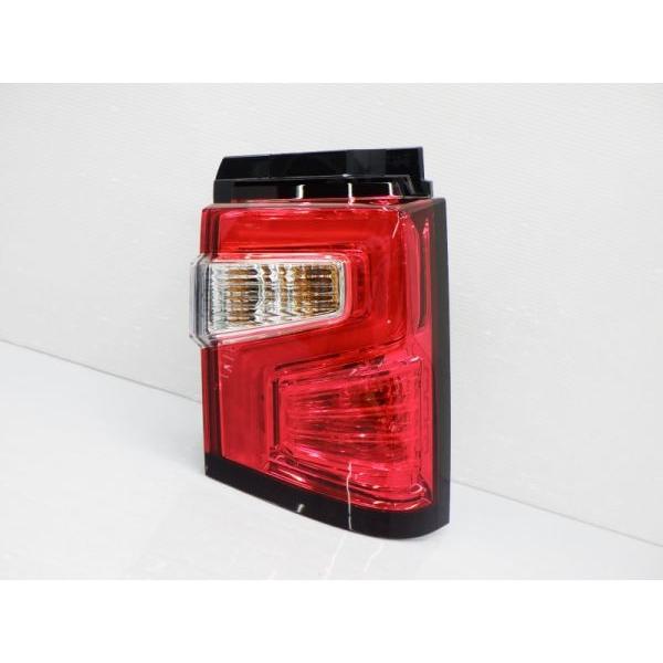 三菱（MITSUBISHI） T33361△ デリカD5 CV1W 右テールランプ クリーン