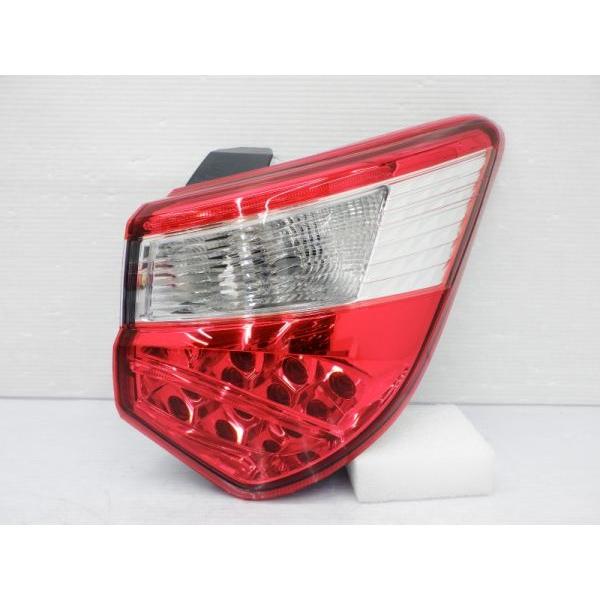 ヴィッツ T113461△ 130系 後期 右テールランプ LED KOITO 52-305