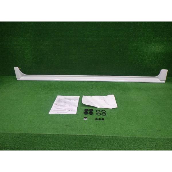 新品未使用ルーミーTRD GRサイドスカート右側