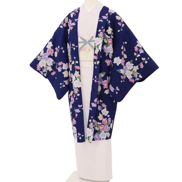 鮮やかな紺色にりんどうの花を上品に染めました。11月後半から3月下旬頃まで、寒い時期のお出かけにご利用ください。通常のレンタル着物一式セットに羽織を追加するオプションサービスです。寒い時期のお出掛けにご利用ください。羽織はフリーサイズです。...