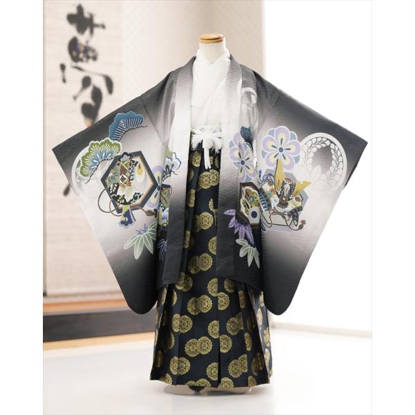 6歳〜8歳 男の子 着物レンタル d6143 大きめ5歳 7歳前後男児《身長約125cm前後》貸衣装 おしゃれ 人気 かわいい 子供用 往復送料無料 黒地ぼかしに古典吉祥飛翔鷹【サイズ】身長…120cm〜130cm位【素　材】表地：高級ポリ...