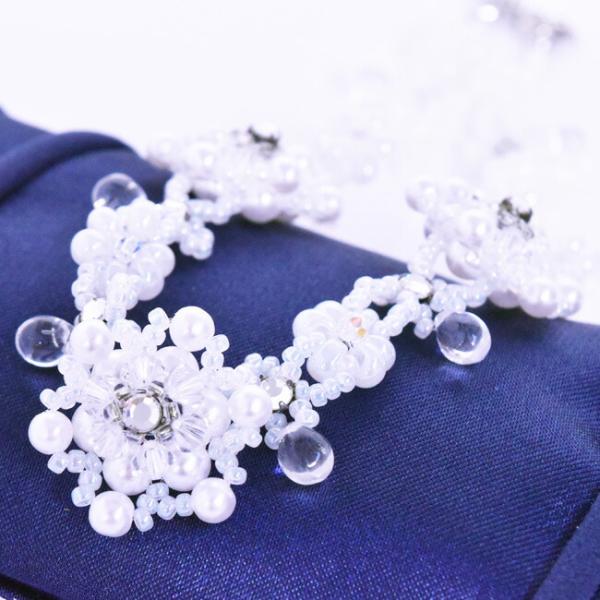 空き状況は「すべて見る」を押してチェック！フォーマルドレスやプリンセスドレスに合わせてワンランク上のドレスアップ☆首回りを華やかに彩る、上品だけど目を引くビーズのネックレスどんなお色のドレスにも◎発表会 コンクール 結婚式 七五三などのシー...