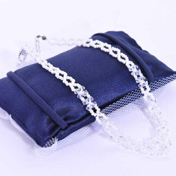 空き状況は「すべて見る」を押してチェック！フォーマルドレスやプリンセスドレスに合わせてワンランク上のドレスアップ☆首元中央がV字にデザインされた シャープな印象のビーズネックレス大人っぽいドレスに合わせても◎発表会 コンクール 結婚式 七五...