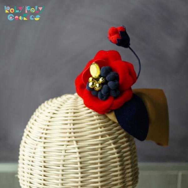 空き状況は「すべて見る」を押してチェック！鈴とお花のついた可愛いバレッタです。お花の中央に鈴がついているので、動くとチリチリ小さな鈴の音がします。洋装にも和装にもどちらでも似合うデザインです。軽いのでお子様にも負担になりにくいです。まとめ髪...