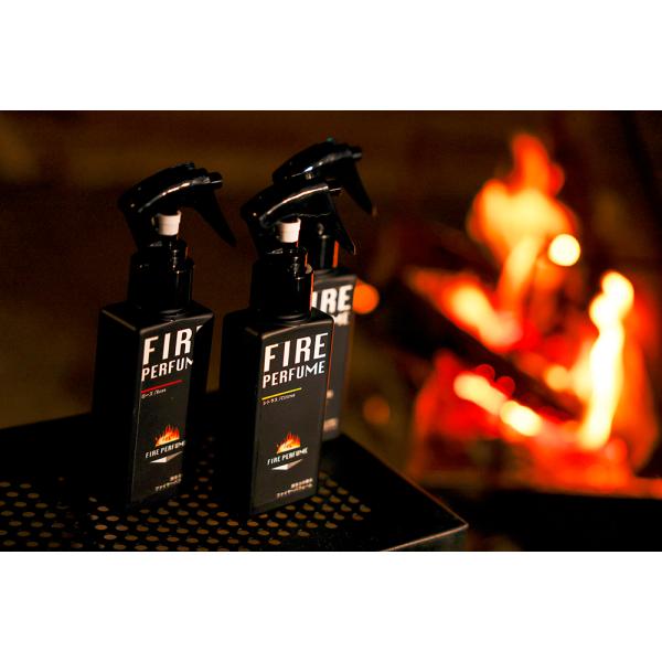 ユニークなこの商品は、ファイヤーパフューム（焚き火の香水）という名前の通り、焚き火に使う専用の香水です。使い方は簡単。薪に吹き付け、焚き火をするだけ。たったそれだけで、香り薫るリラックス空間を演出してくれます。今や焚き火はキャンプになくては...
