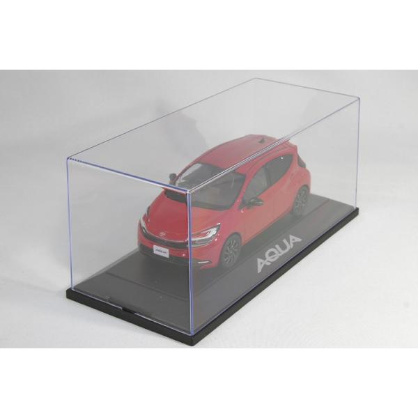 トヨタ特注 1/30 新型 アクア エモーショナルレッド2 カラーサンプル
