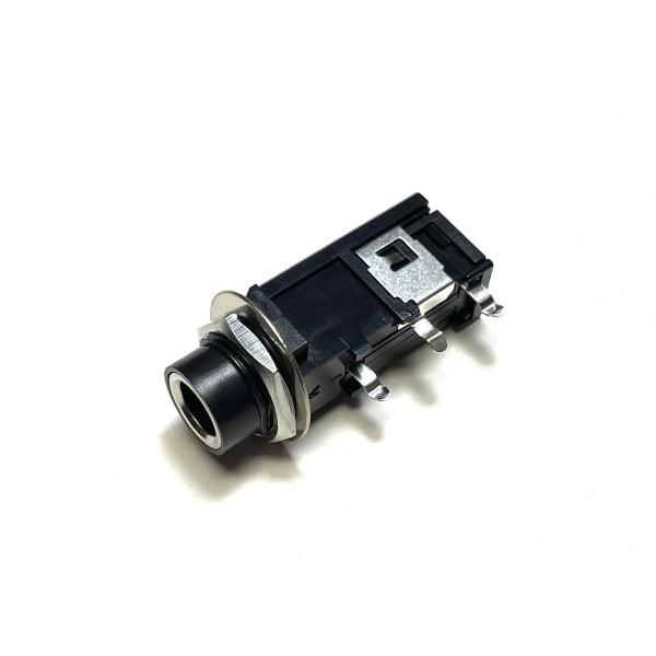 JALCO のモノジャック。国産アンプに多く使われています。ナット、ワッシャー付属。