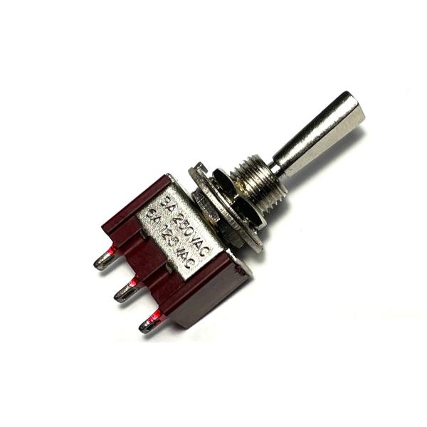 フラットレバータイプのSPDTミニトグルスイッチです。ロットによって、赤茶色のものと青色のものがございますが同じ機能、性能のスイッチです。ネジ部：M6ON-OFF-ONメール便発送可能です。