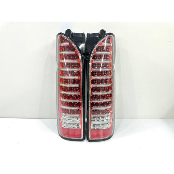 ハイエース 200系 クリア/レッドクローム LEDテールランプ 品番：60-1351B 左右セット 中古 repart_71a-31