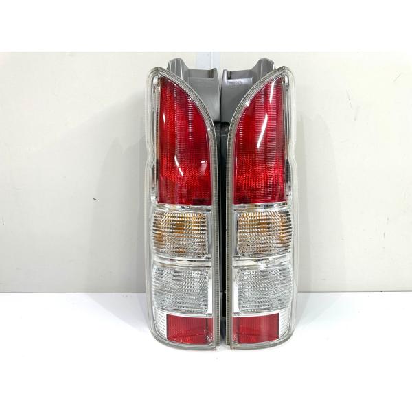 良品】200系 ハイエース 純正OPテールライト左右セット KOITO220-79755