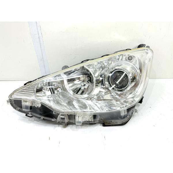 研磨】アクア NHP10 前期 純正ハロゲンヘッドライト 右 KOITO52-244