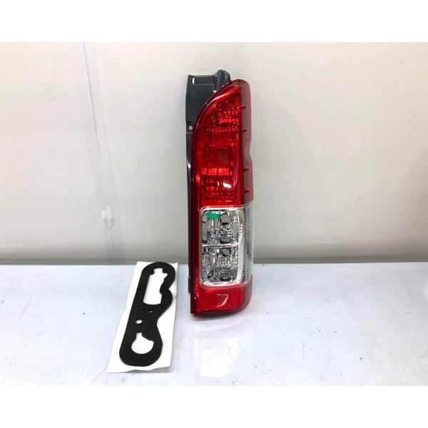 TOYOTAハイエース 7型 テールランプ 2個セット未使用 ♪未使用♪ハイエース 200系 7型 純正 テールランプ 右 81551-26443