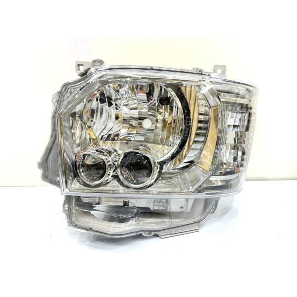 新品・未使用】200系 ハイエース ダークプライム 4型〜7型 純正LED