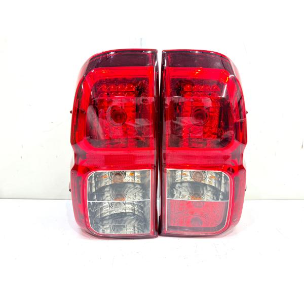 ハイラックス GUN125 前期 純正テールライト左右 KOITO 0K-37/0K-38